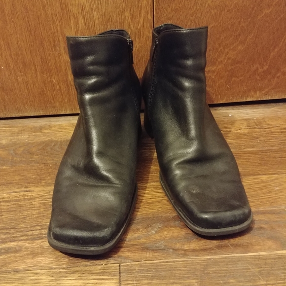 Croft & Barrow Macee Leather Ankle Bootie Sz 9 - Picture 2 of 6